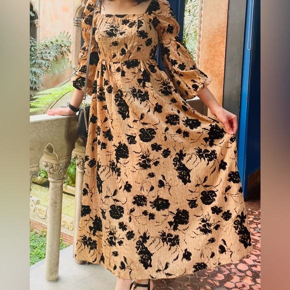 Elegant Black Floral Dress - Picture 1 of 4